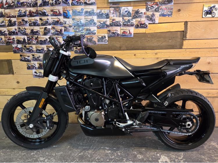 HUSQVARNA SVARTPILEN 701 Garantie 1 an