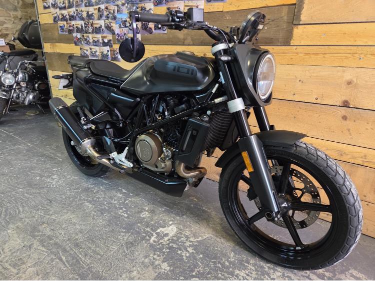 HUSQVARNA SVARTPILEN 701 Garantie 1 an
