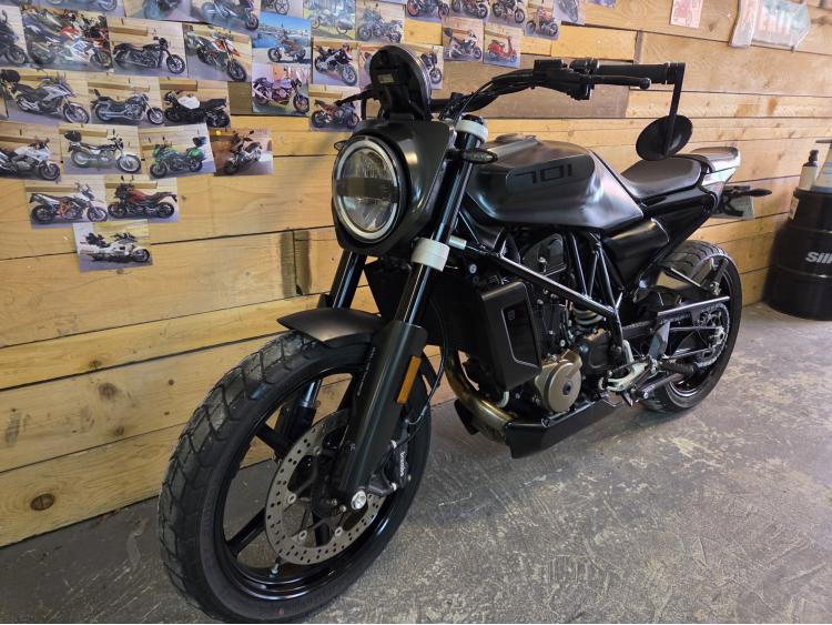 HUSQVARNA SVARTPILEN 701 Garantie 1 an