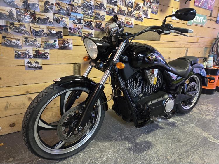 Victory Motorcycle HAMMER VEGAS 8 BALL 