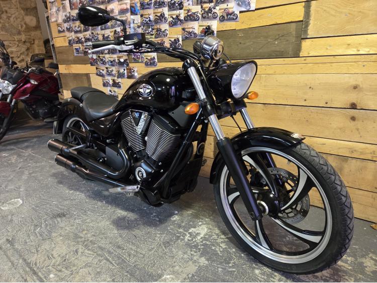 Victory Motorcycle HAMMER VEGAS 8 BALL 